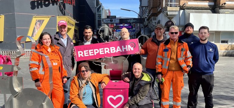 Pinke Papierkörbe für die Reeperbahn